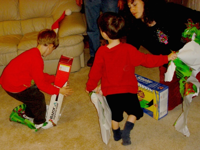 Hildebrand Christmas ScreenSaver/640x480_2004-12-24-16 Christmas Eve J&J.jpg